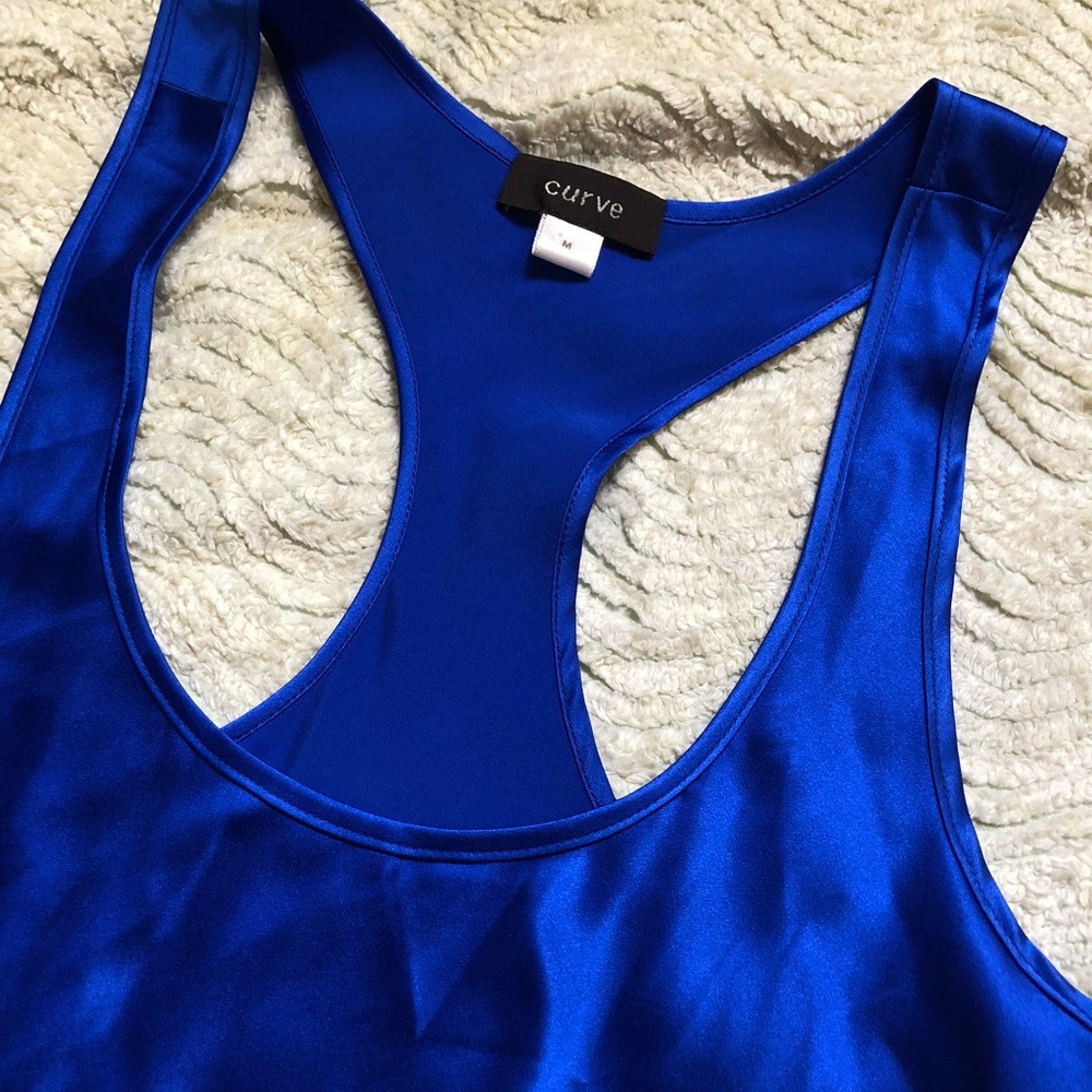 Curve tank